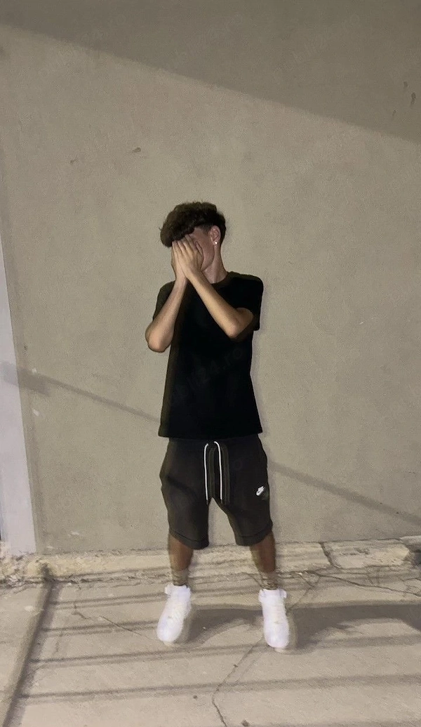 **Băiat 19 ani**