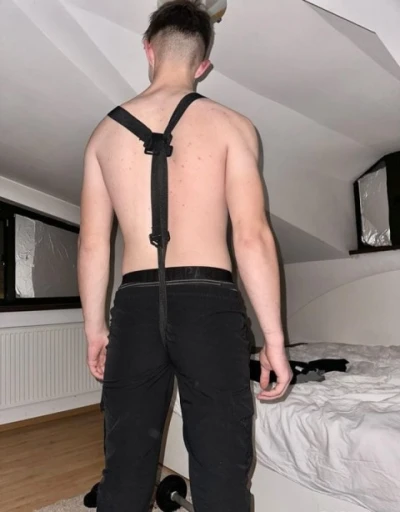 Gigolo Barbat nou in oras, fete si barbati