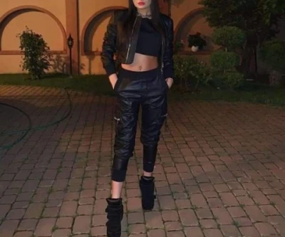 Buna mă numesc Larisa Am Locație Fac Și Deplasari