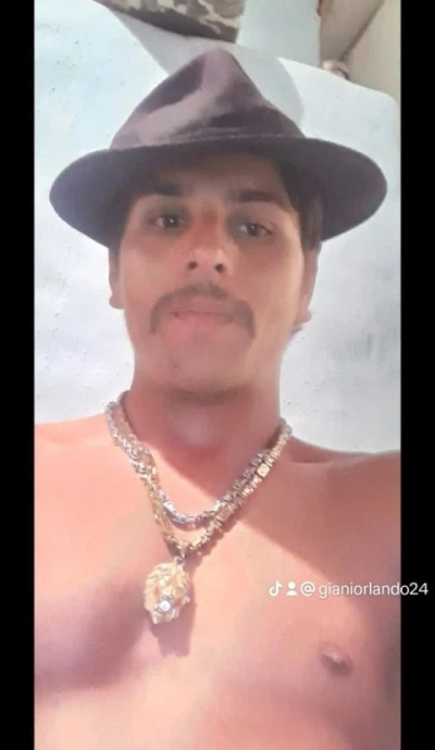 Geani baiat sexy