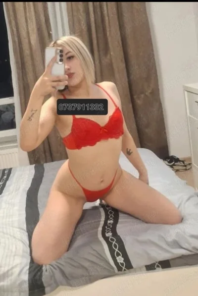 Blonda bomba prima oara in orasul tau 3 zile