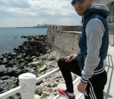 Ofer sarutari intime