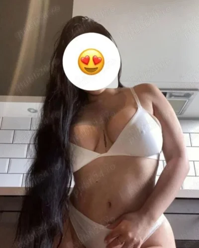 Buna sunt andreea am si colega facem si party