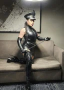 Transexuala dominatoare stapana - imagine 3