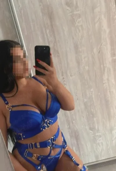 Buna bruneta sexy noua in orasul tau