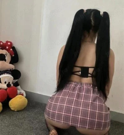 Bruneta draguta si sexy