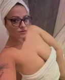 Noua acum plinuta cu forme senzuala rafinata si eleganta fara graba singura in locatie - imagine 3