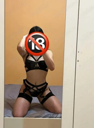 Bruneta slim fara graba