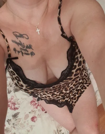 Doamna matura cu forme apetisante