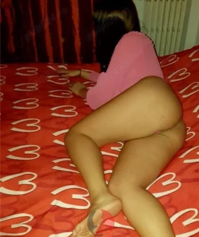 Bruneta discretie si seriozitate