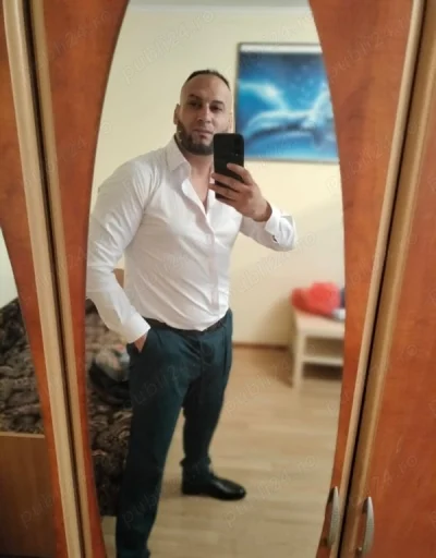 Tanar educat dotat la mine sau la tine