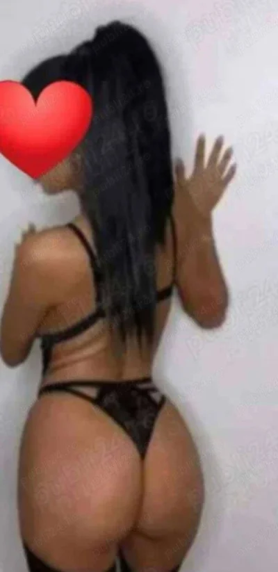 Buna bruneta noua in oras