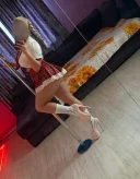 Blonda cu sanii mari naturali experienta inedita - imagine 1