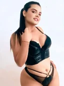 Bruneta la tine in oras - imagine 2