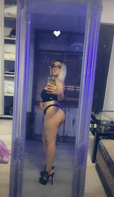 Lorena blonda sexy