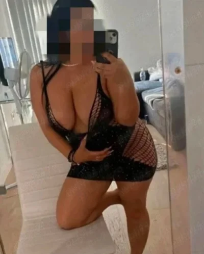Blonda si bruneta combinatia perfecta