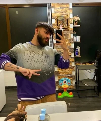 Tanar gay versatil