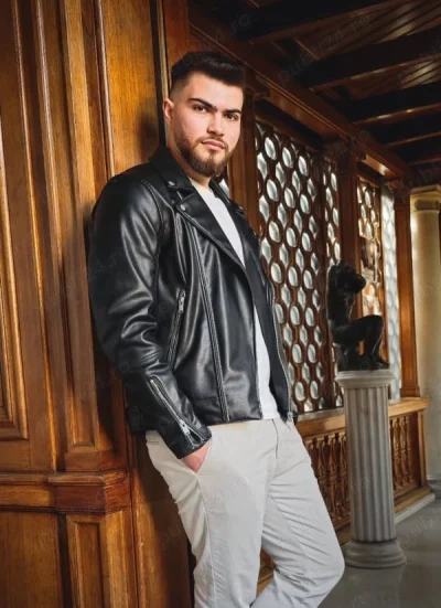 Tanar gay pentru barbatii draguti