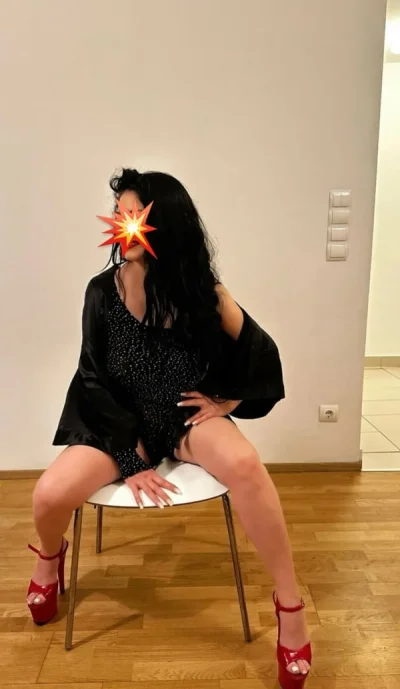 Bruneta hot noua in orasul tau