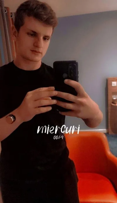 Tanar gay nou in oras