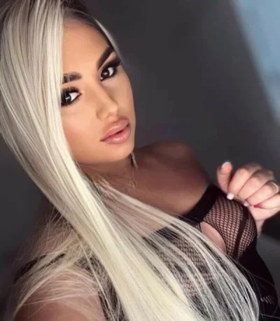 Transexuala azi am ajuns fac si deplasari party hard