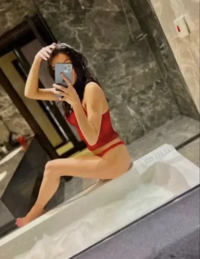 Izabela fac doar deplasari la domiciliu sau la hotel servicii totale