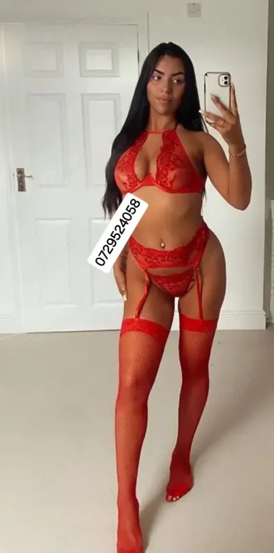 Domnisoara bruneta