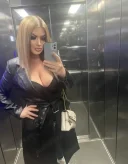 O blonduta draguta si finuta a - imagine 2