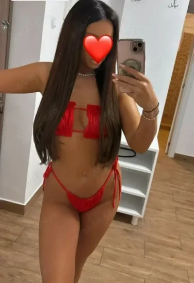 Buna bruneta noua in oras
