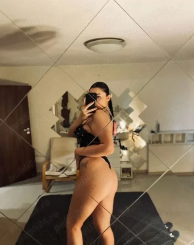Karina 24 de ani