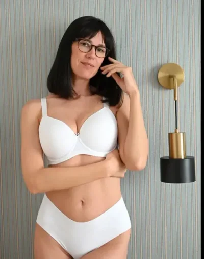 Transexuala matura de 38 de ani citeste anuntul cu atentie inainte de a suna