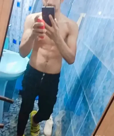 Buna baiat brunet