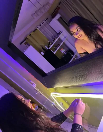 Bruneta hot new fac si deplasari