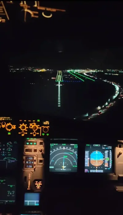 Tanar pilot cu rezidenta in dubai doresc relatie relaxanta