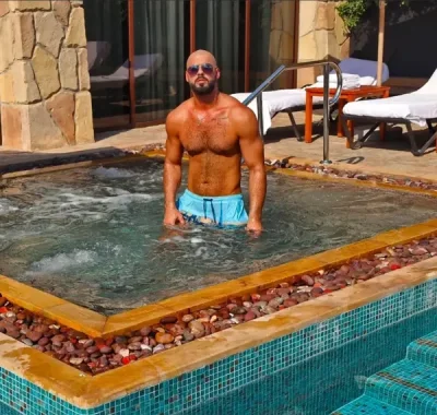 Gigolo exclusiv pentru femei