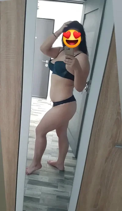 Bruneta hot nu fac deplasari