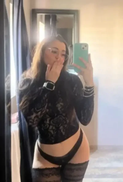 Bruneta sexy fac si deplasari