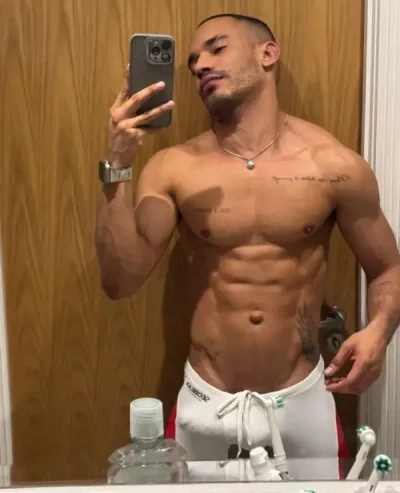 Salutare citeste anuntul doar show la webcam