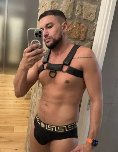 Salut nou in pitesti pentru voi doar show la web cam si filmulete