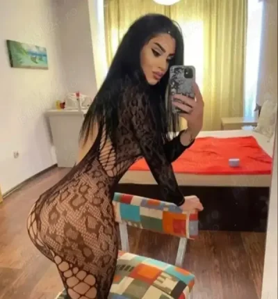 Noua la mine sau la tine