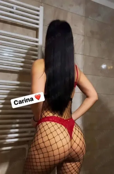 Brunetaa matura cu experienta