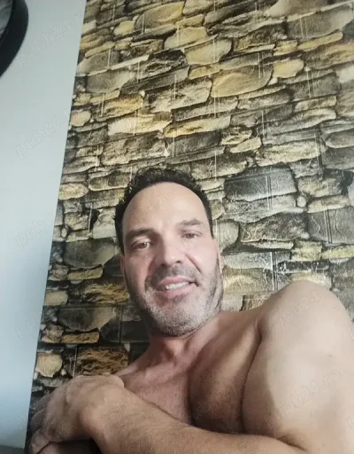 Barbat 43 de ani pt doamne domnisoare