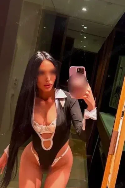 Bruneta focoasa