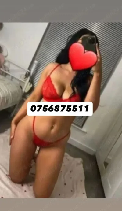 Bruneta top noua