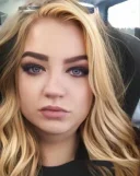 Noua in oeas marura transsexuala cu sani plinuta - imagine 1