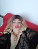 Noua in oeas marura transsexuala cu sani plinuta - imagine 3