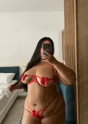 Buna sunt isabel sunt o escorta grasuta cu sanii mari senzuala si dulce sunt o persoana discreta cu - imagine 1