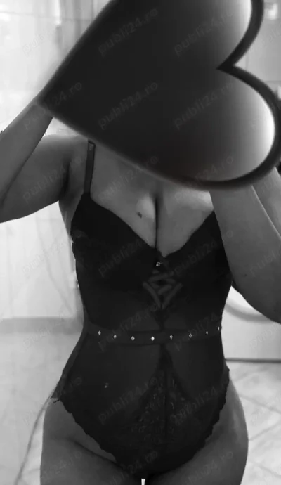Bună te aștept pe wahtsApp Show web poze clipuri sexting fantezi