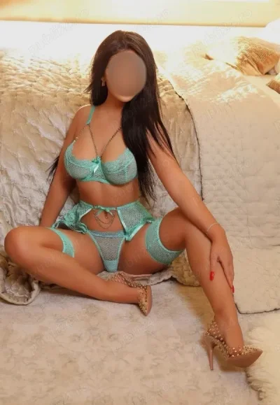 Amalia,bruneta sexy
