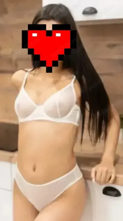 Brunetă sexy